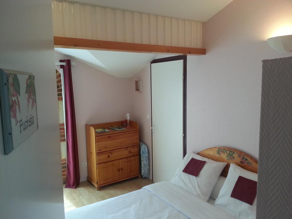 Chambres D'Hotes Au Grillon Dort Moustey Habitación foto